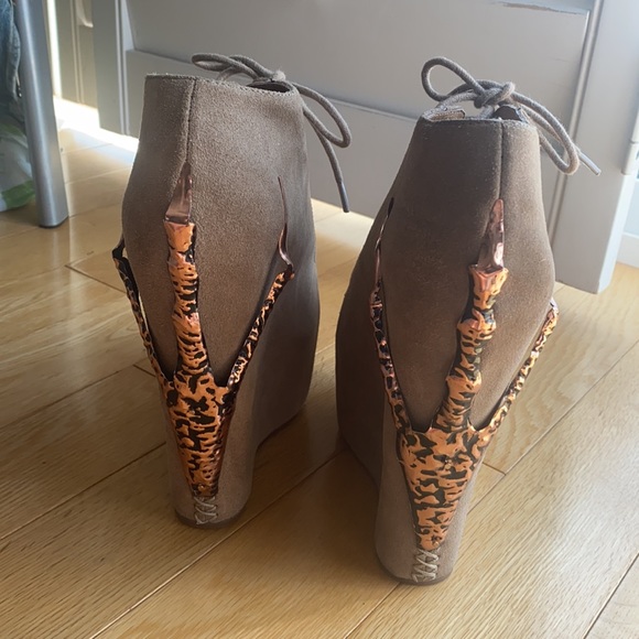 Jeffrey Campbell Damsel Claw Tan Wedge Boot - Picture 5 of 9